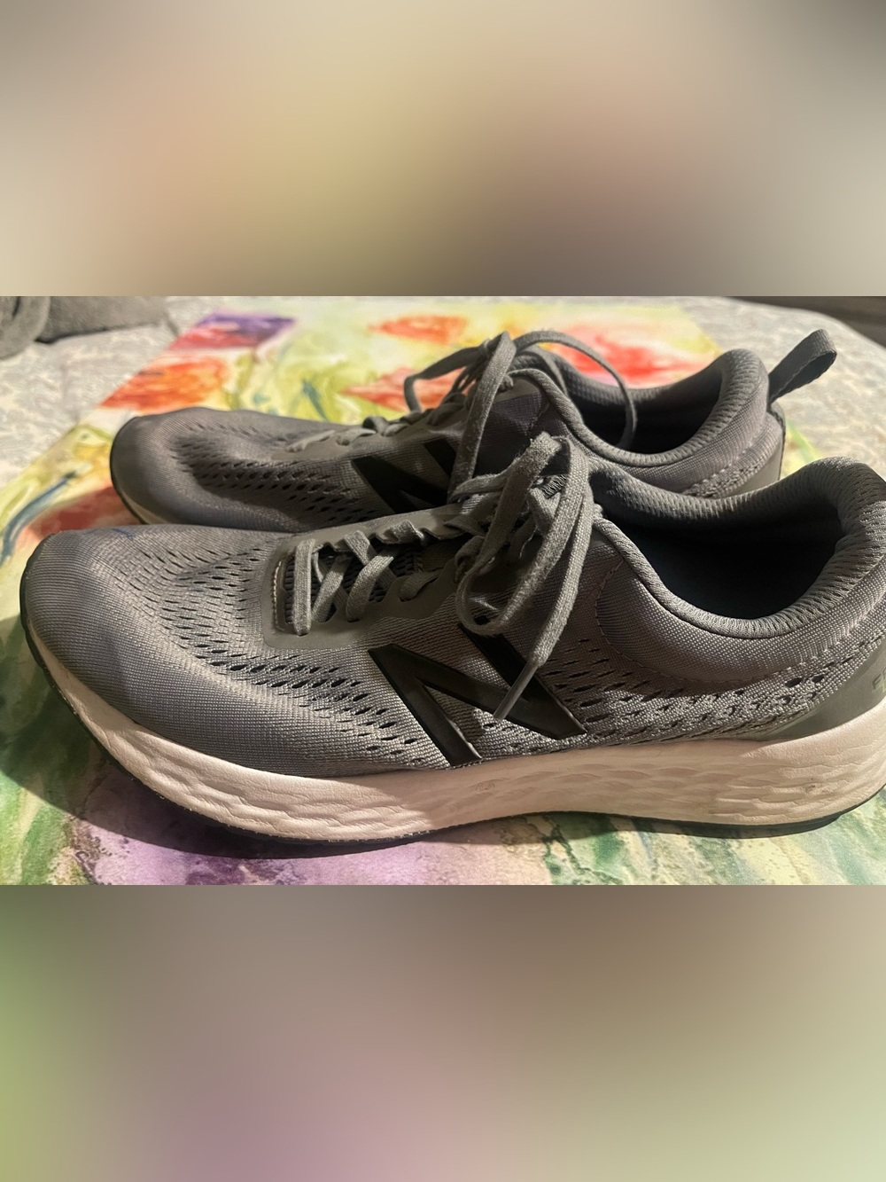 New Balance Men's Gray Athletic Running Shoes with Black Logo
